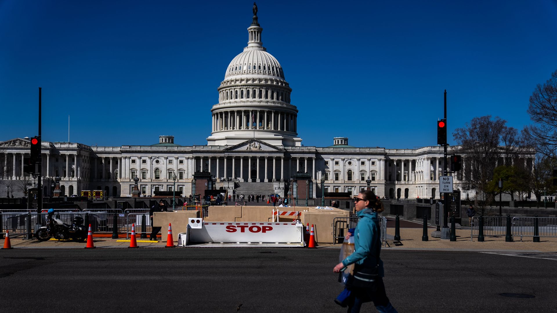 U.S. Capitol on a cloudless day.
