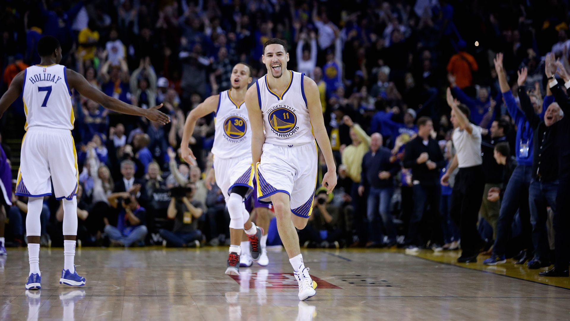 Klay Thompson celebrating during his record-breaking quarter
