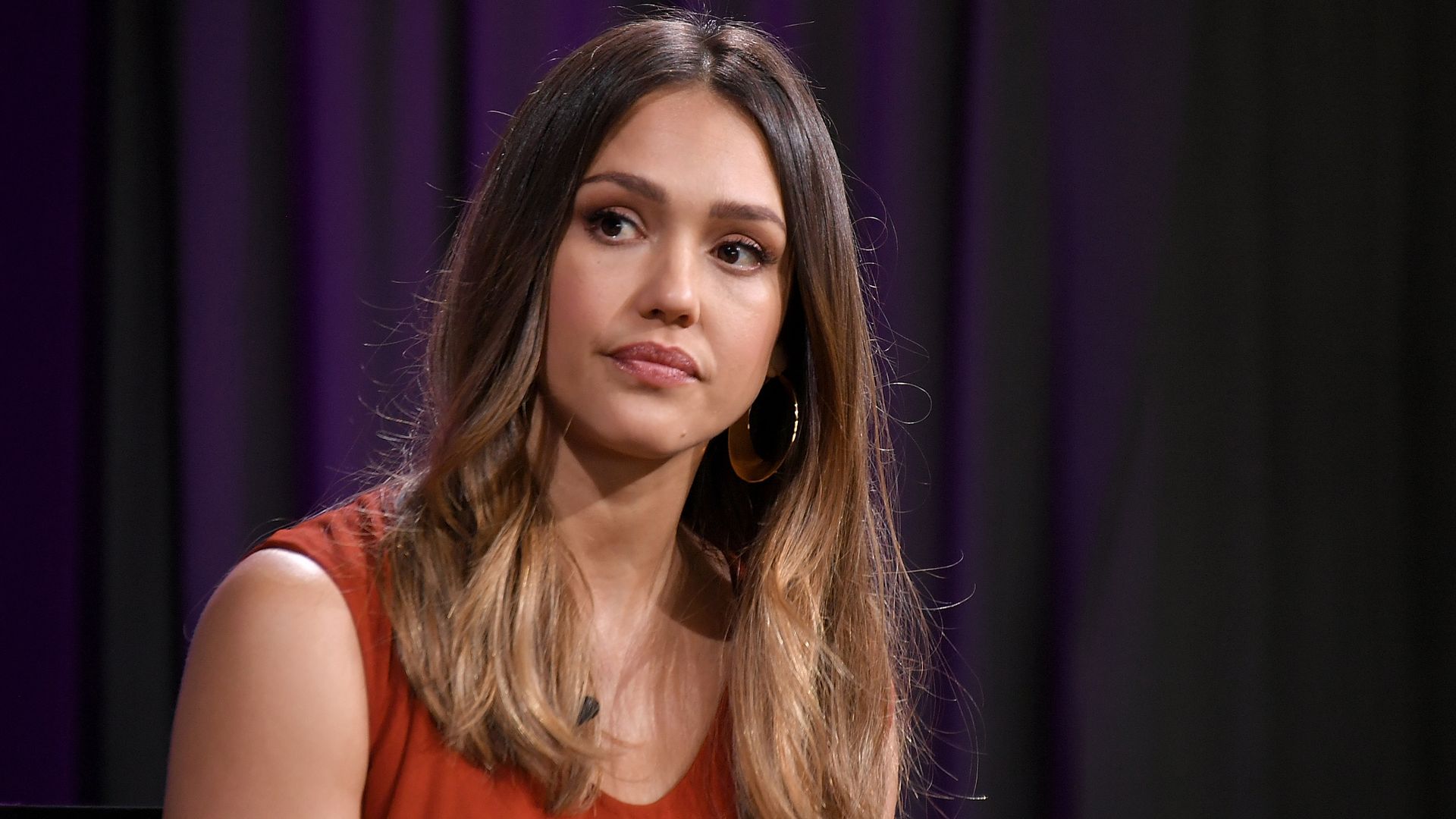 A photo of jessica alba.