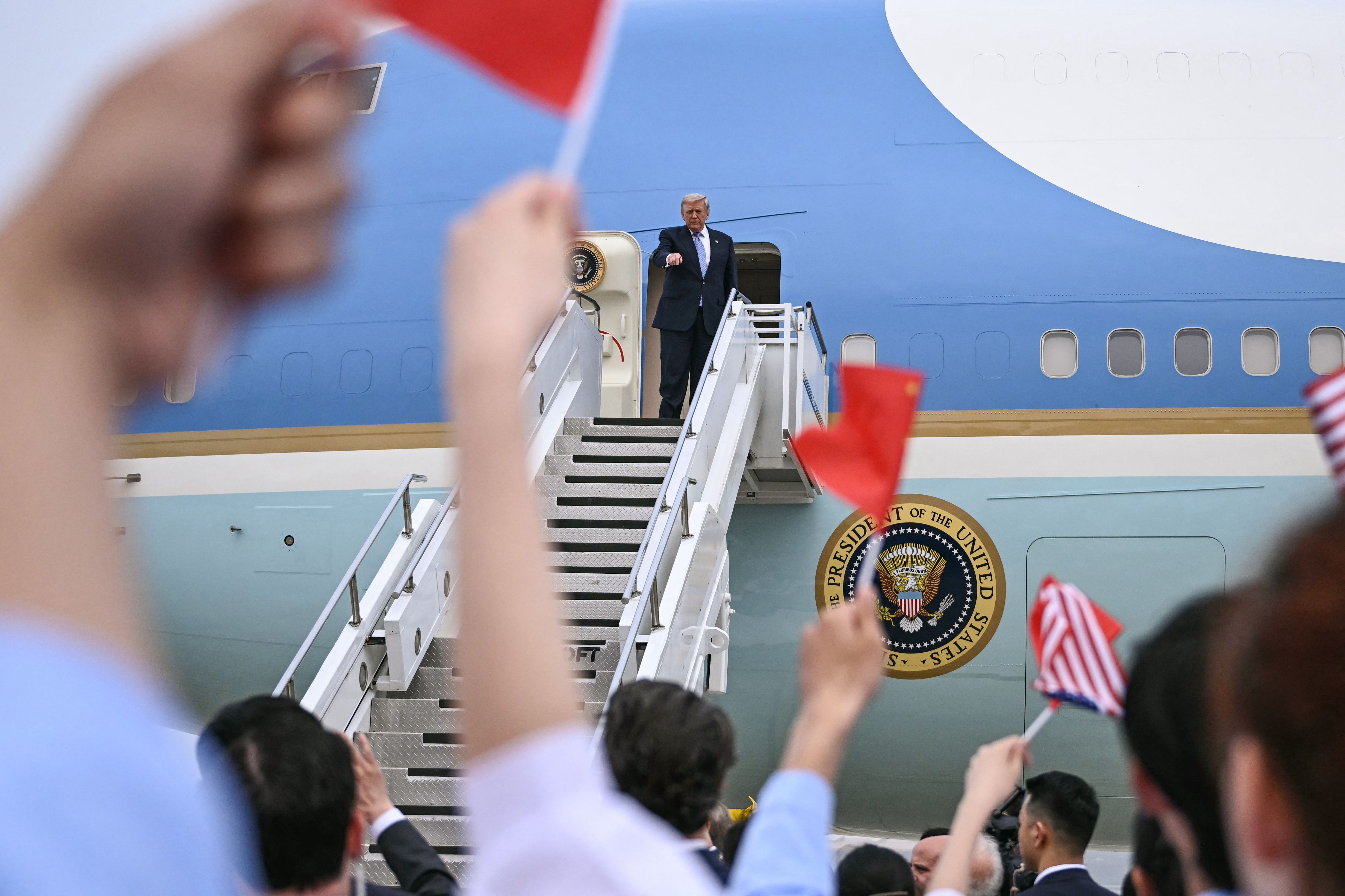 President Trump boards Air Force One before leaving Beijing, China today. Photo: Brendan Smialowski/AFP via Getty Images