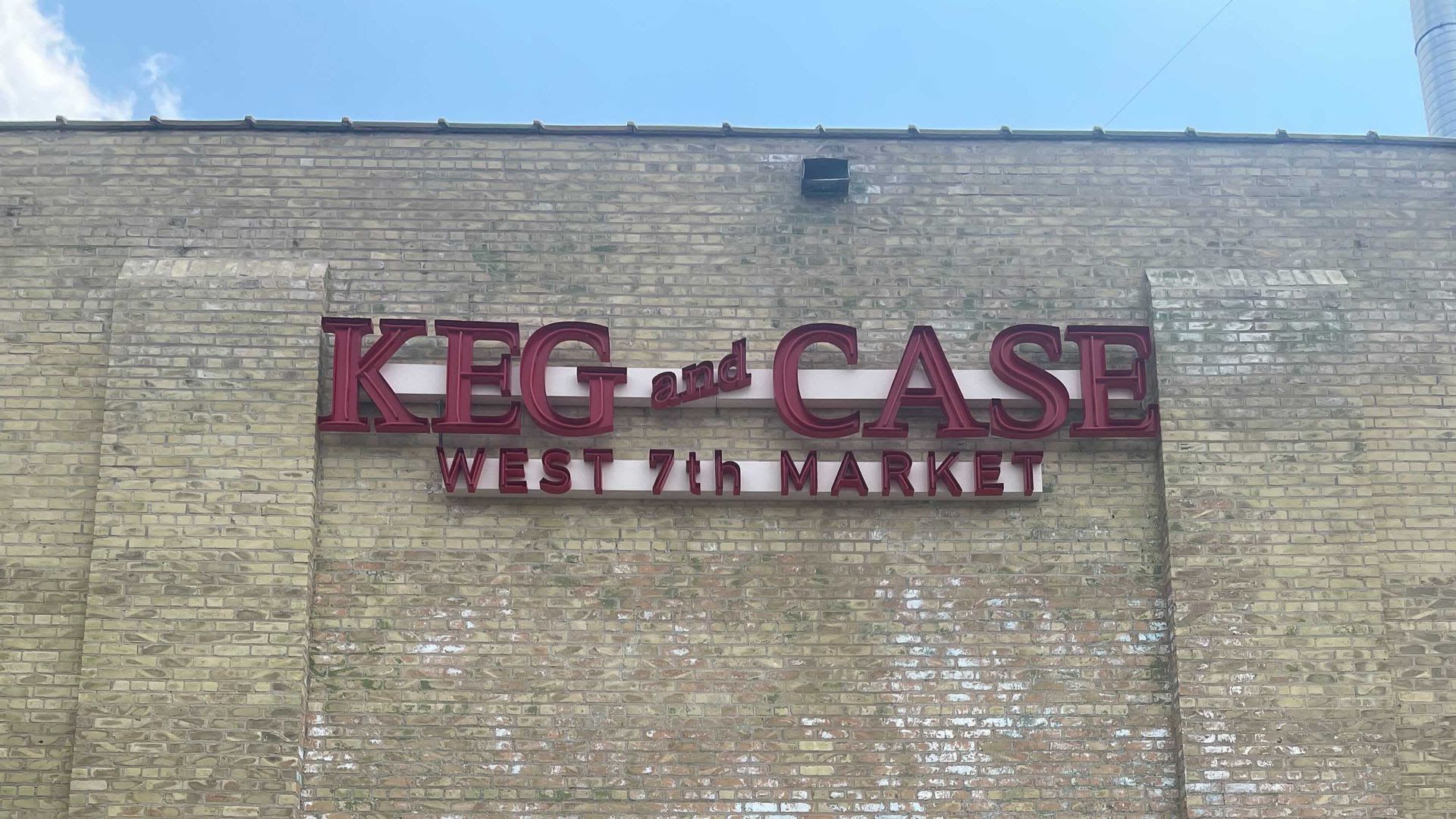 The signage on the side of St. Paul's Keg and Case West 7th Market.