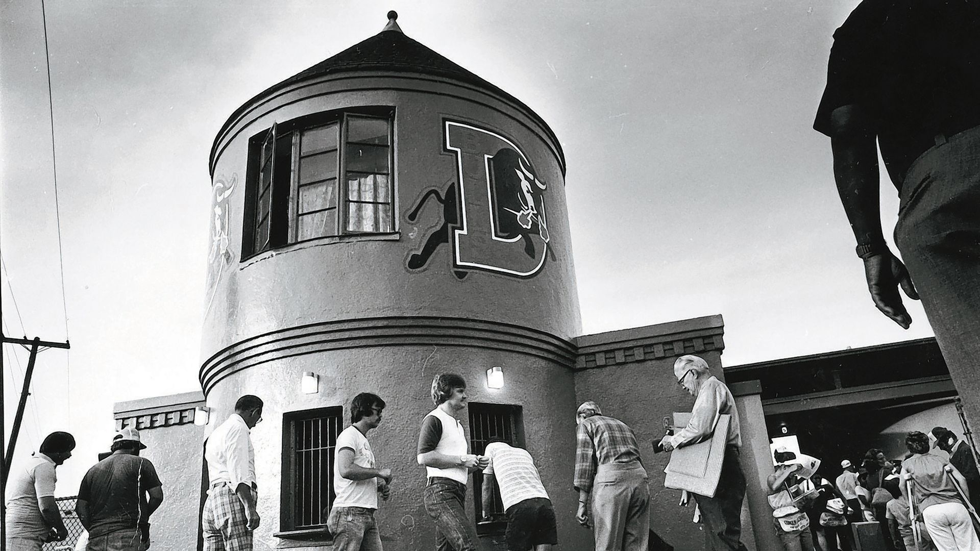 Durham Bulls fans file into the Durham Athletic Park in 1980. (File photo/News& Observer/Tribune News Service via Getty Images)
