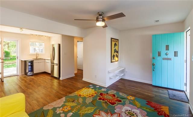 1404 Kennon St. entry and living room