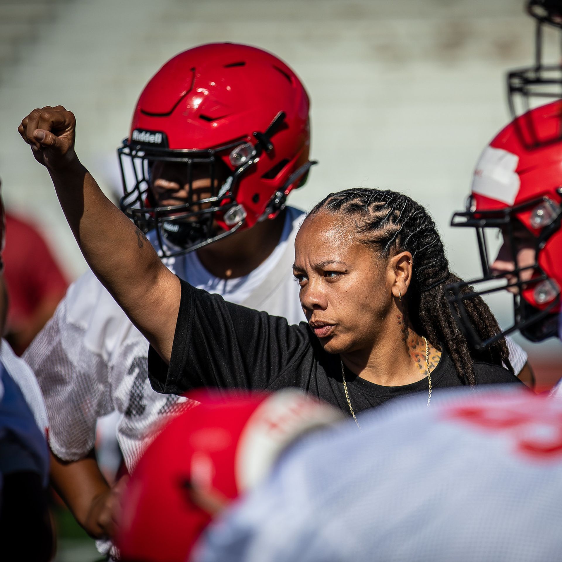Des Moines' first-ever female football coach leads the East Scarlets -  Axios Des Moines