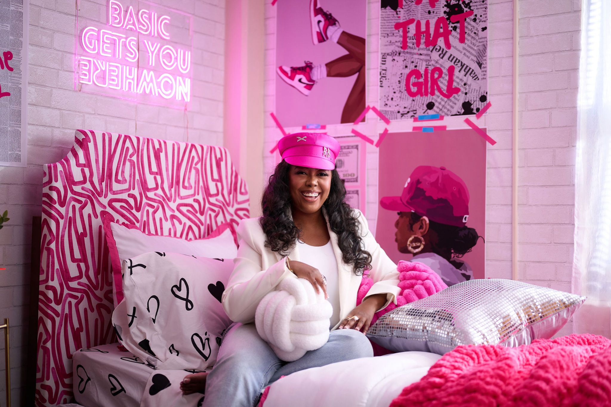 axios.com - Alexis Clinton - Charlotte interior designer transforms college dorm rooms for free