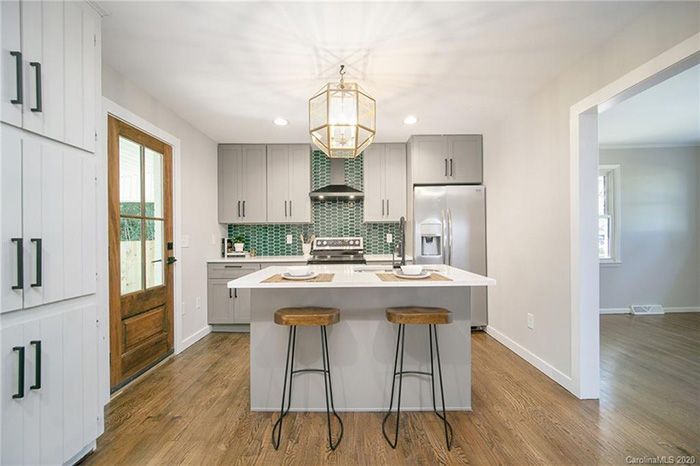 3120 Parkway Ave kitchen