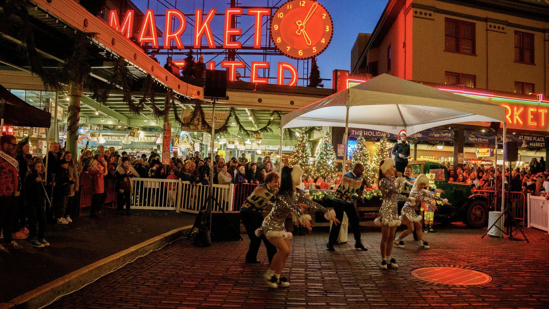 An Evening in Pike Place Market - Inn at the Market - Seattle Pike Place  Market hotel, image size:1920x1080
