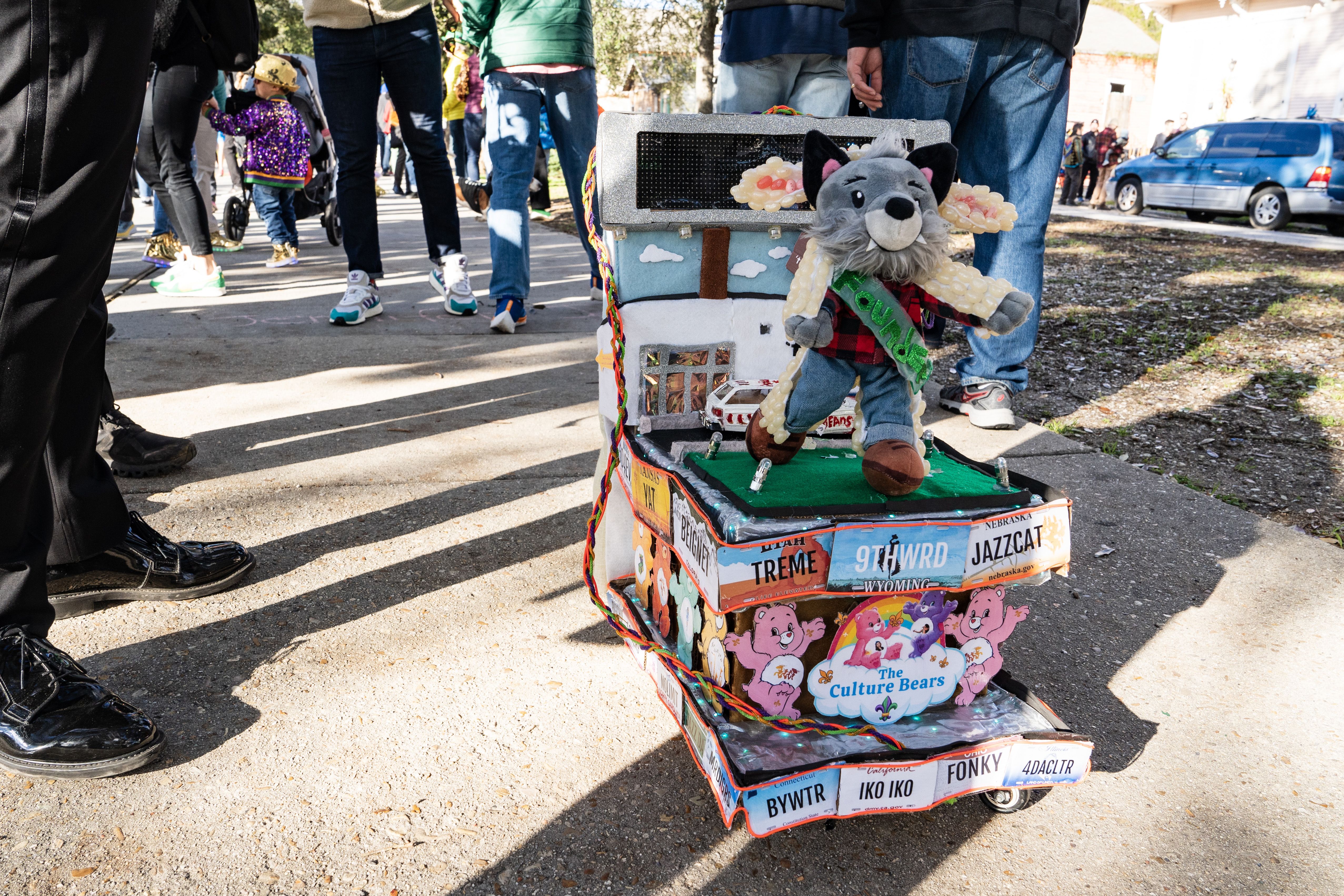 Photo shows a mini float for tit Rex.