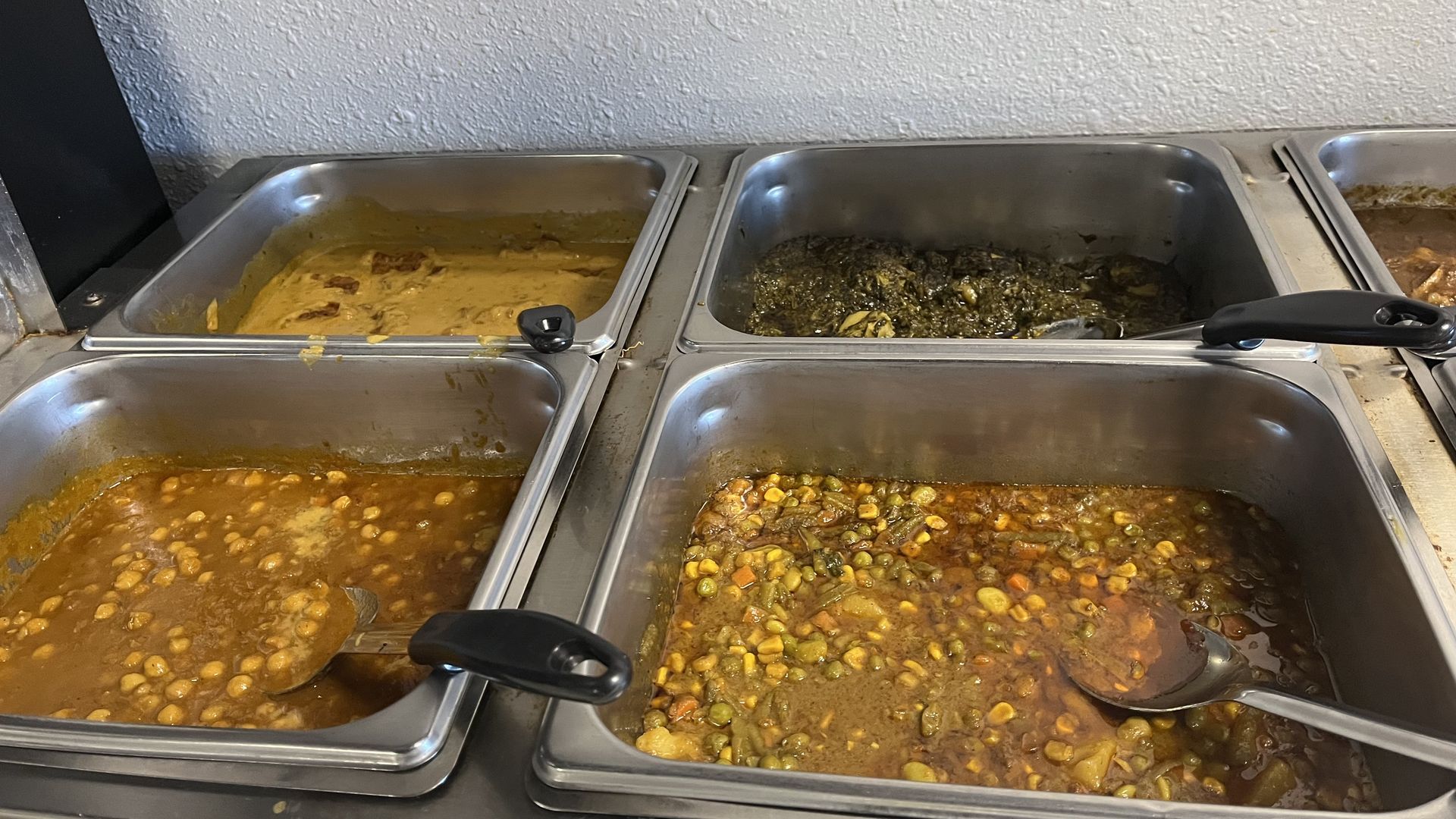 Some hot food items at Lzaza