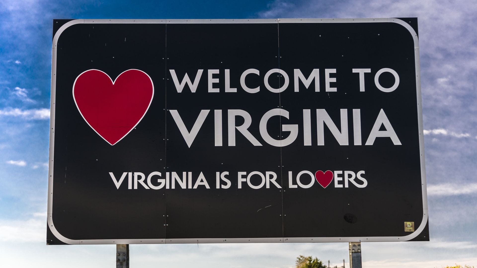 Welcome sign, entrance to the state of Virginia, Virginia is for Lovers. (Photo by: Joe Sohm/Visions of America/Universal Images Group via Getty Images)