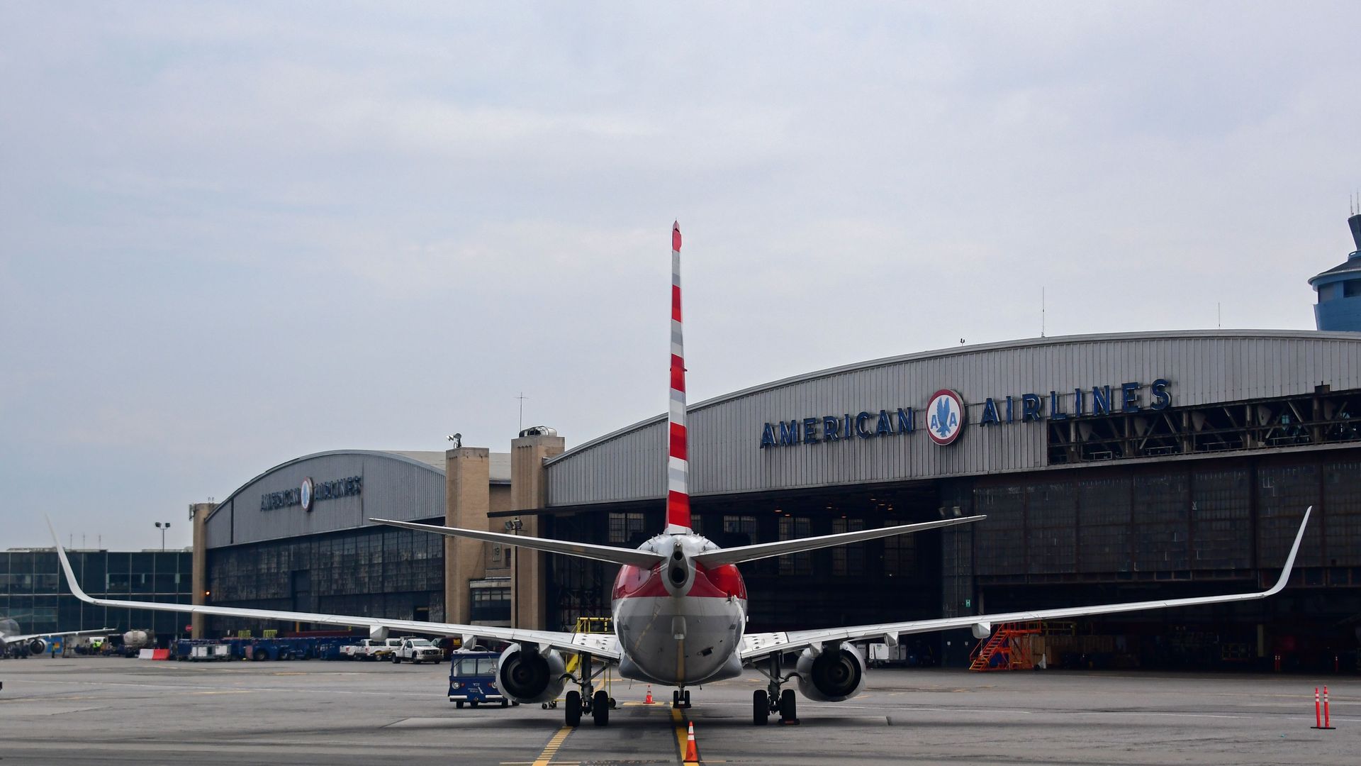 An American Airlines plane