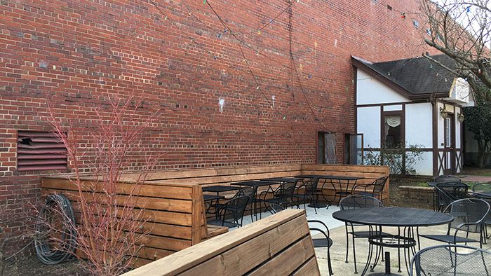 sweat-cycle-studio-entrance-charlotte-park-road-shopping-center