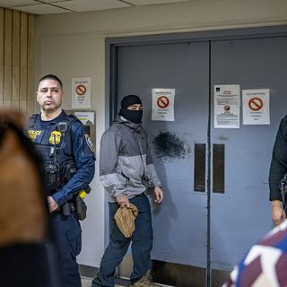 Federal judge blasts ICE over "inhumane" NYC detention conditions