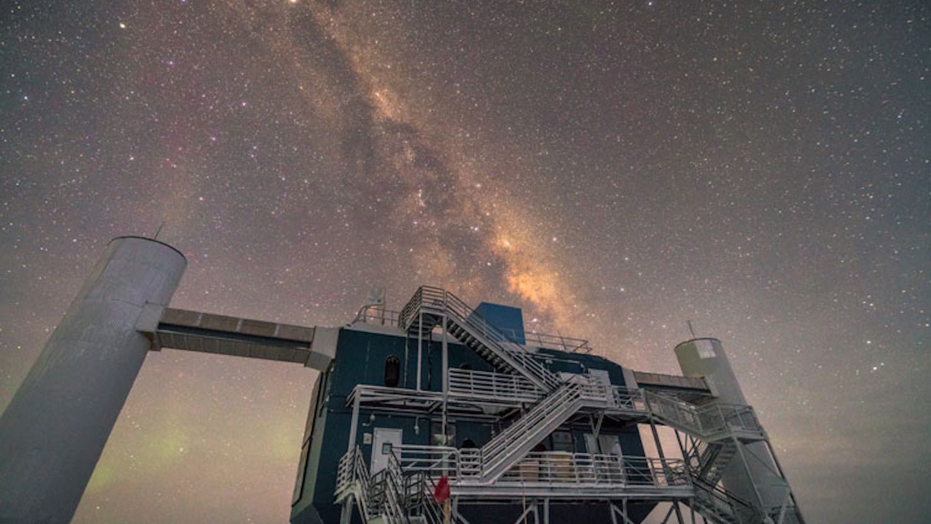 The IceCube observatory in Antarctica seen under the Milky Way.