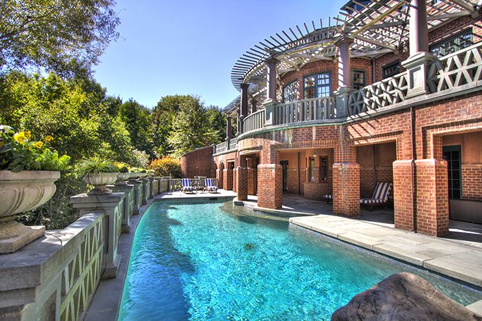 2019 Craigmore Drive pool