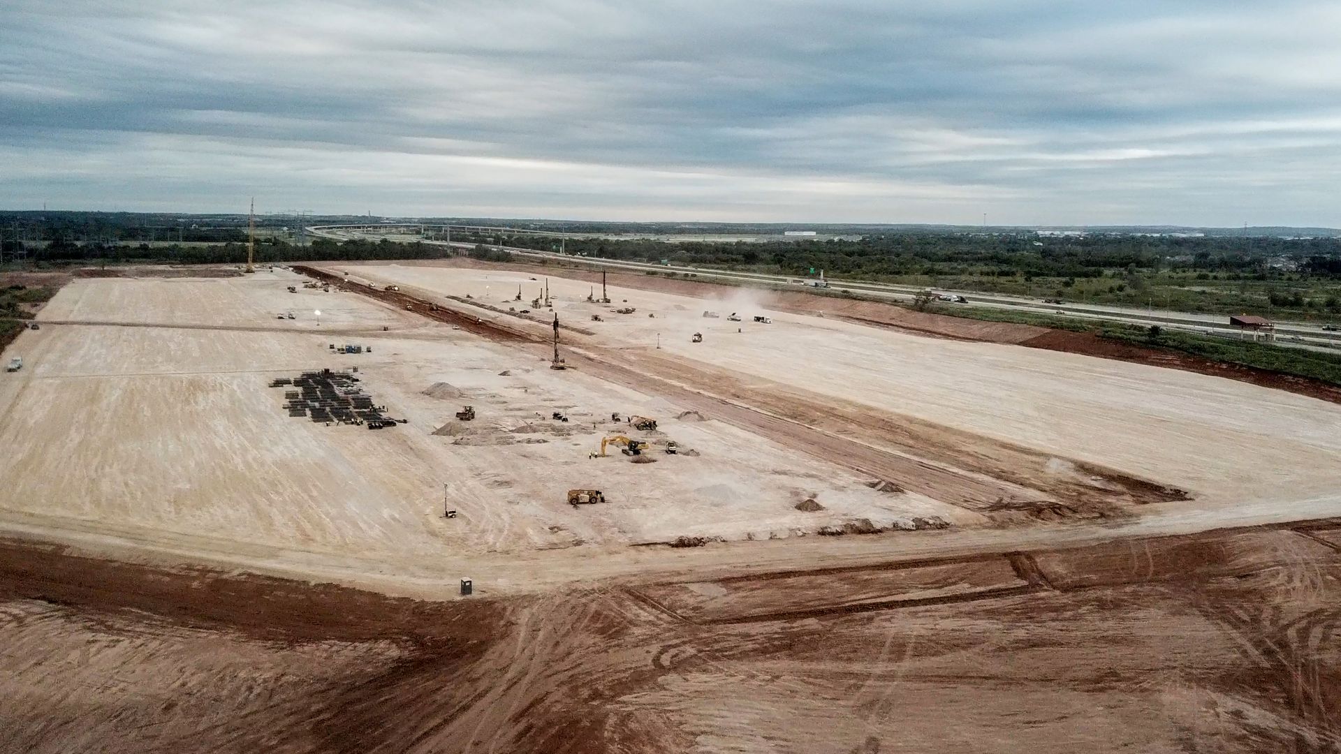 The Tesla Inc. factory under construction on Harold Green Road and State Highway 130 in Austin on Friday, Oct. 16, 2020. Photo: Bronte Wittpenn/Bloomberg via Getty Images