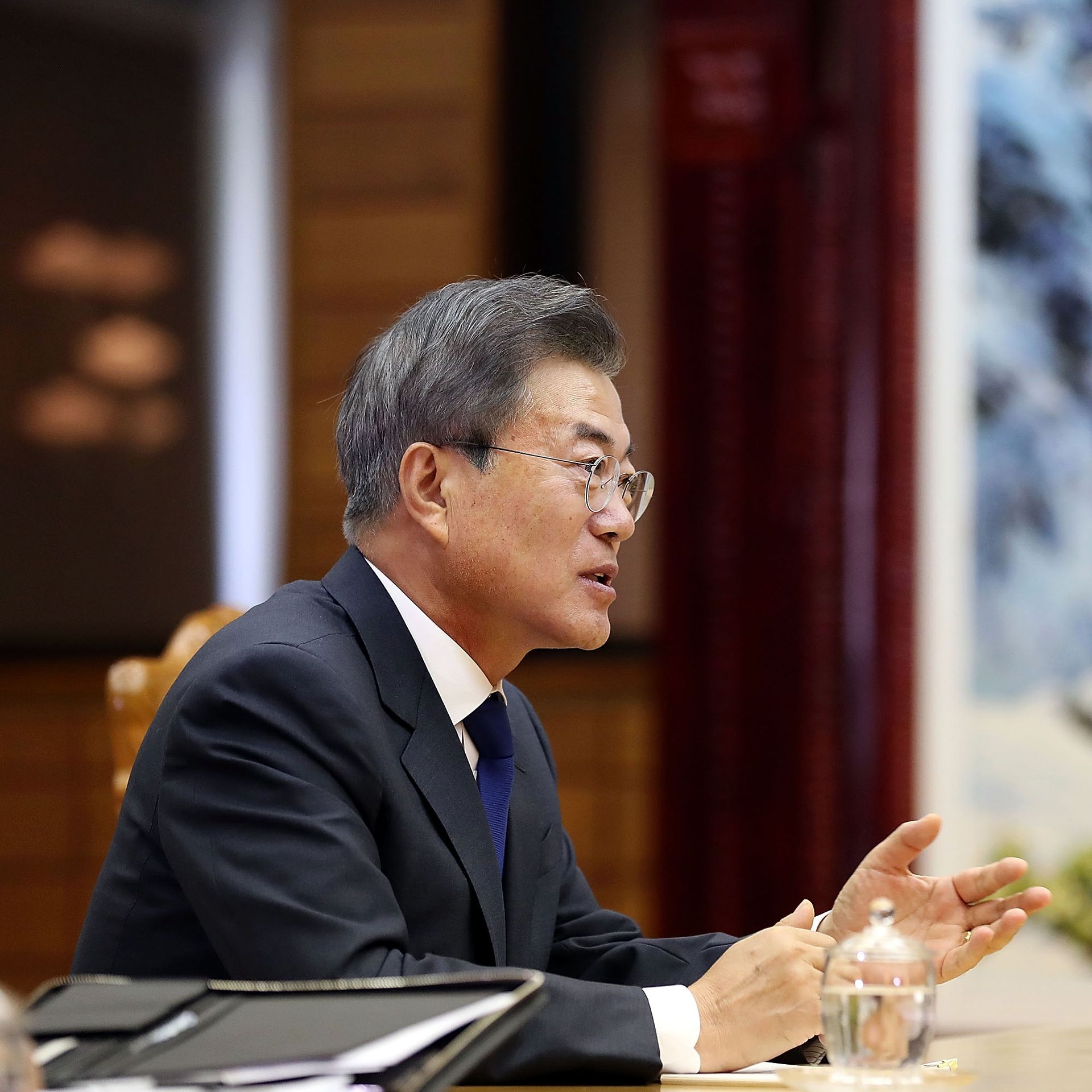  South Korean President Moon Jae-in talks with North Korean leader Kim Jong-un (not pictured).