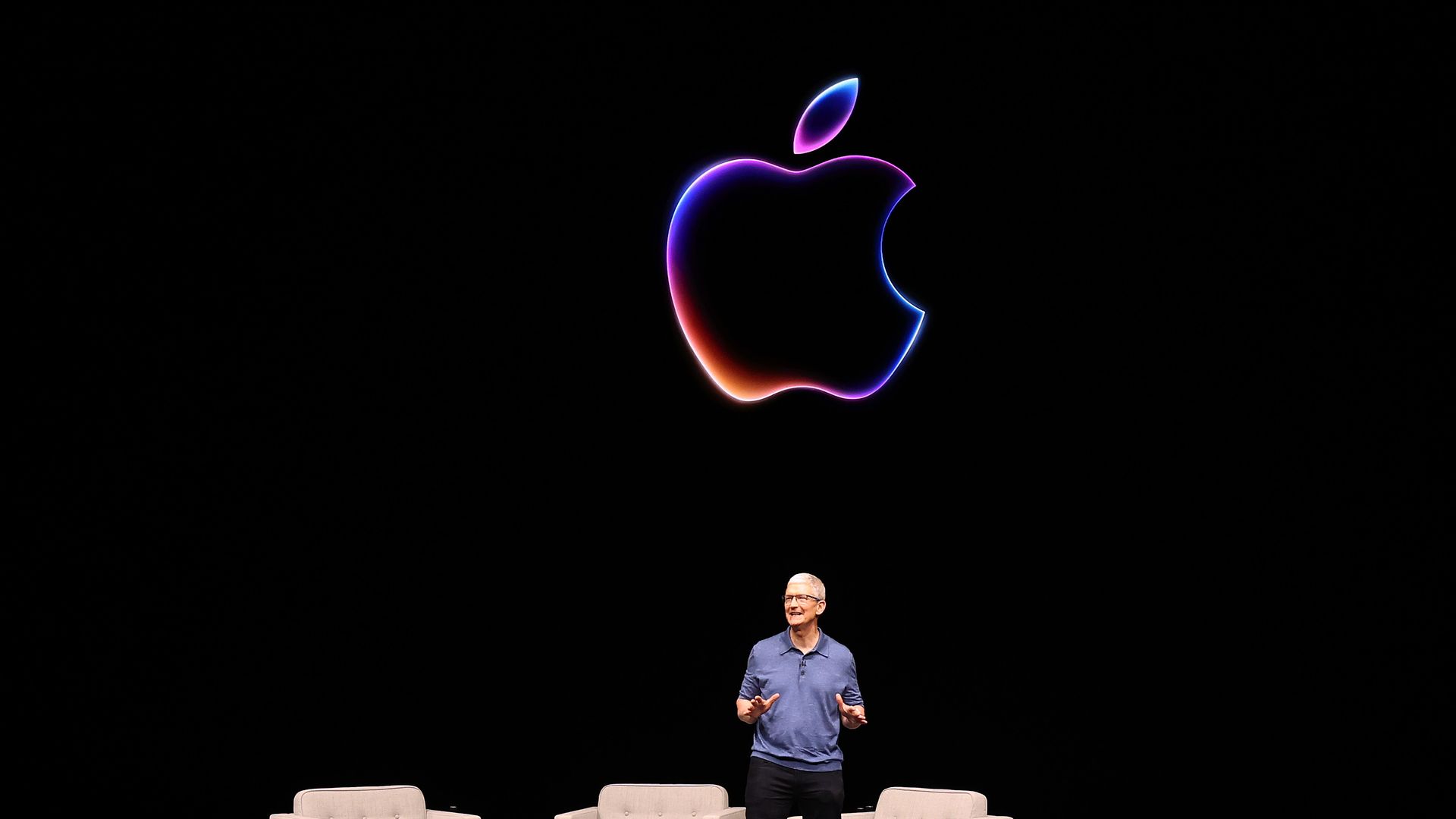 Apple CEO Tim Cook delivers remarks