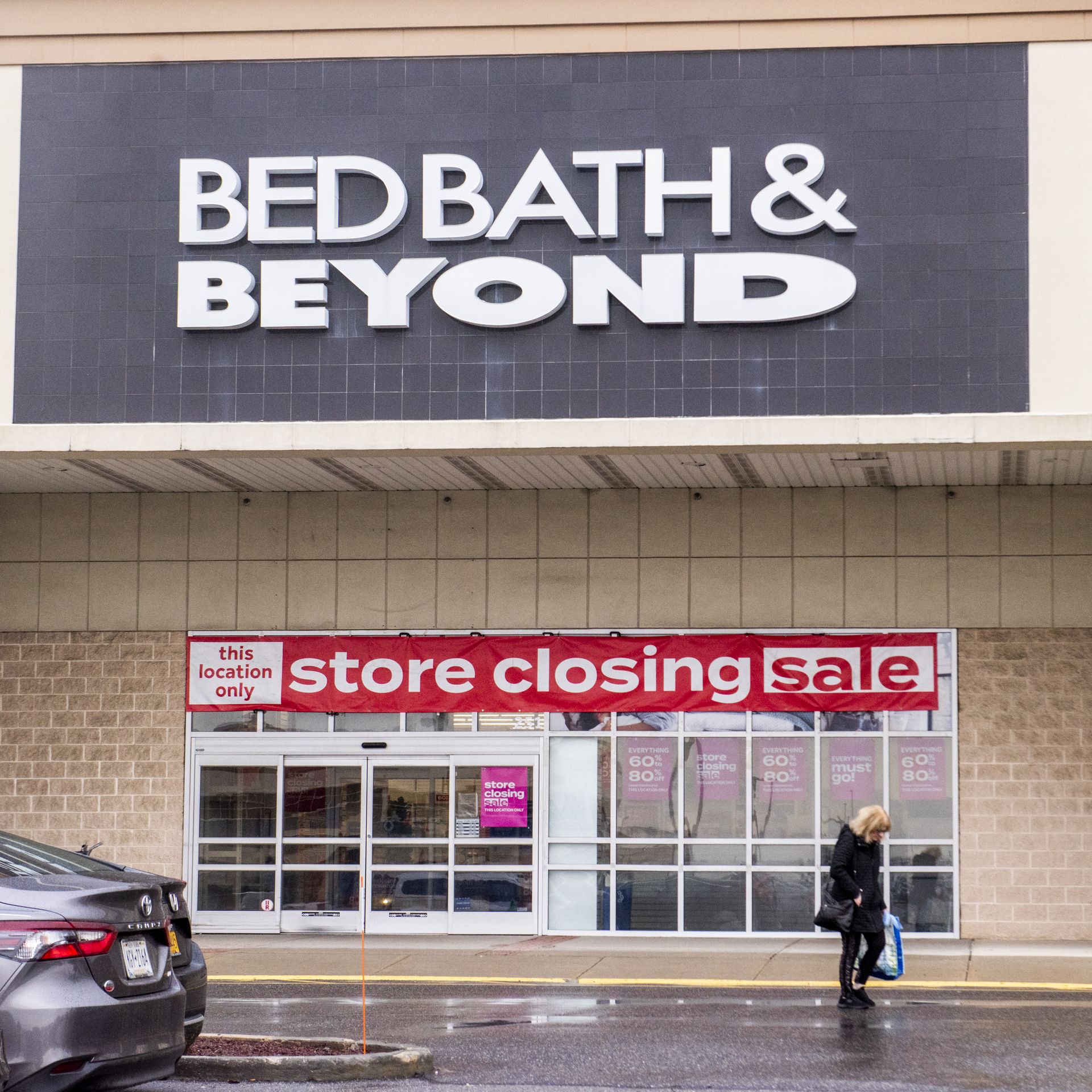 Bed Bath & Beyond kicks off store closing sales after filing for