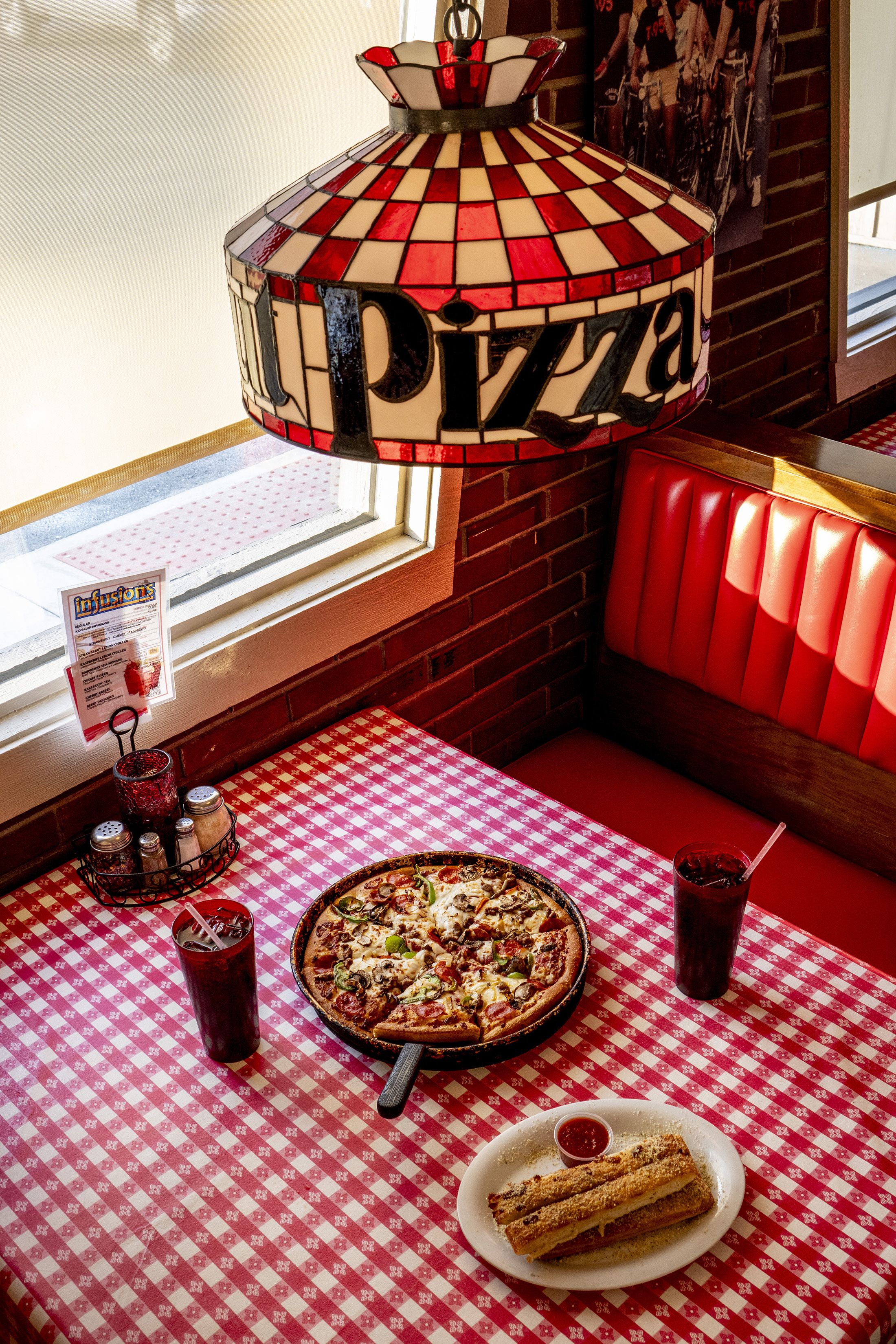 A Pizza Hut Classic, which replicate the Pizza Huts of the 1980s and ’90s down to the tablecloths, in Tunkhannock, Pa., on Feb. 25, 2026. 
