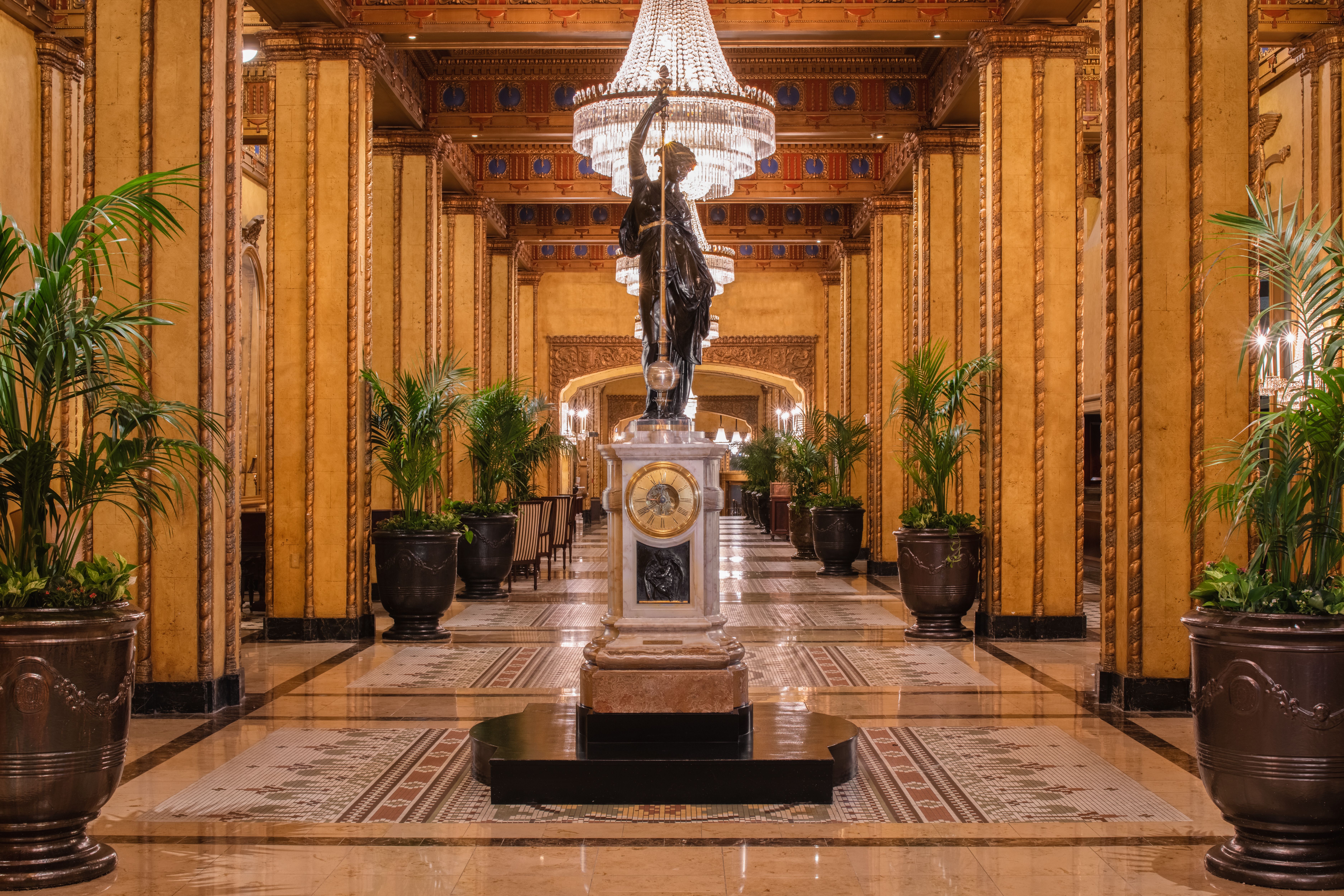 Photo shows the lobby of the Roosevelt by the clock