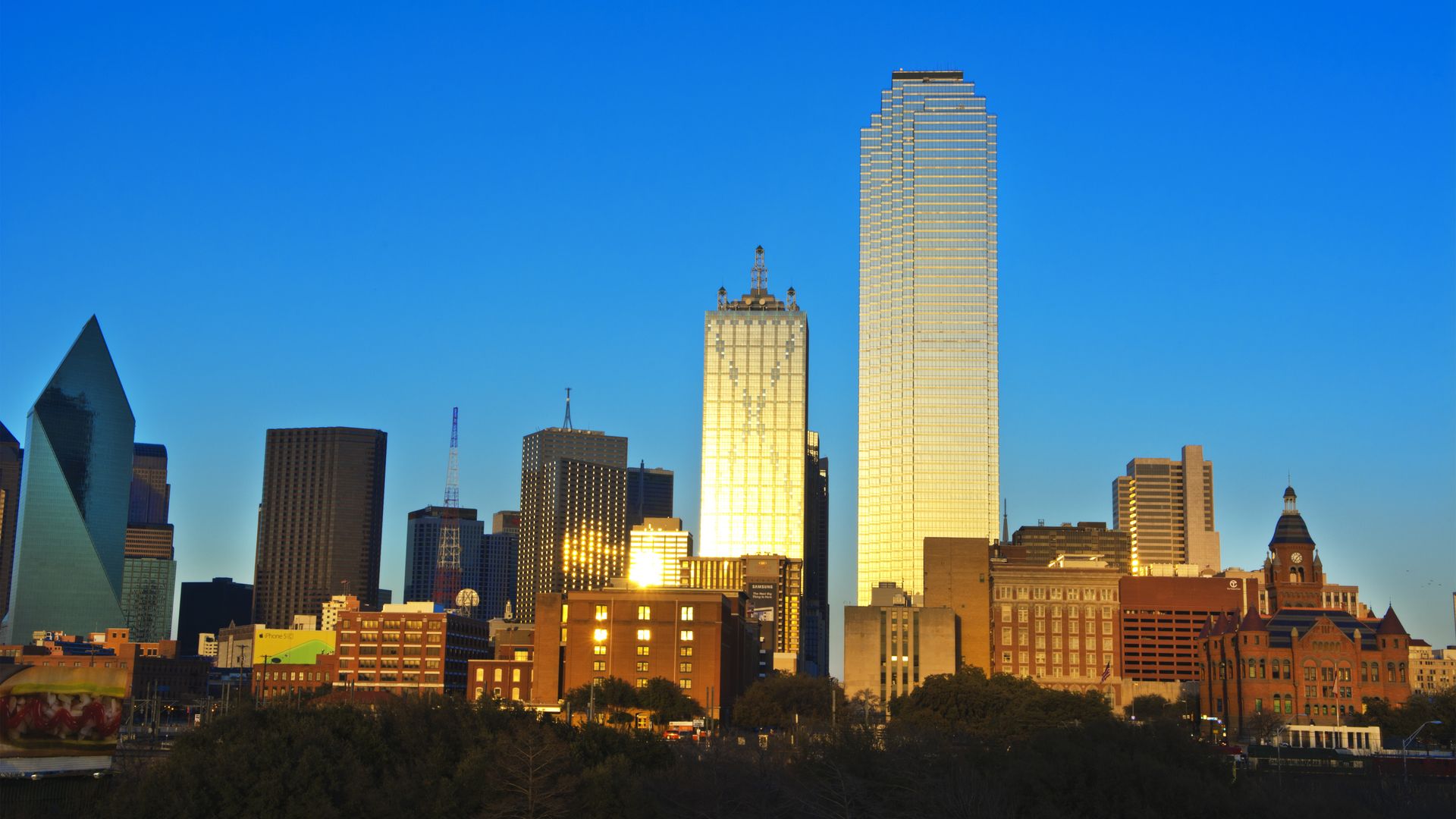 A photo of the downtown Dallas skyline