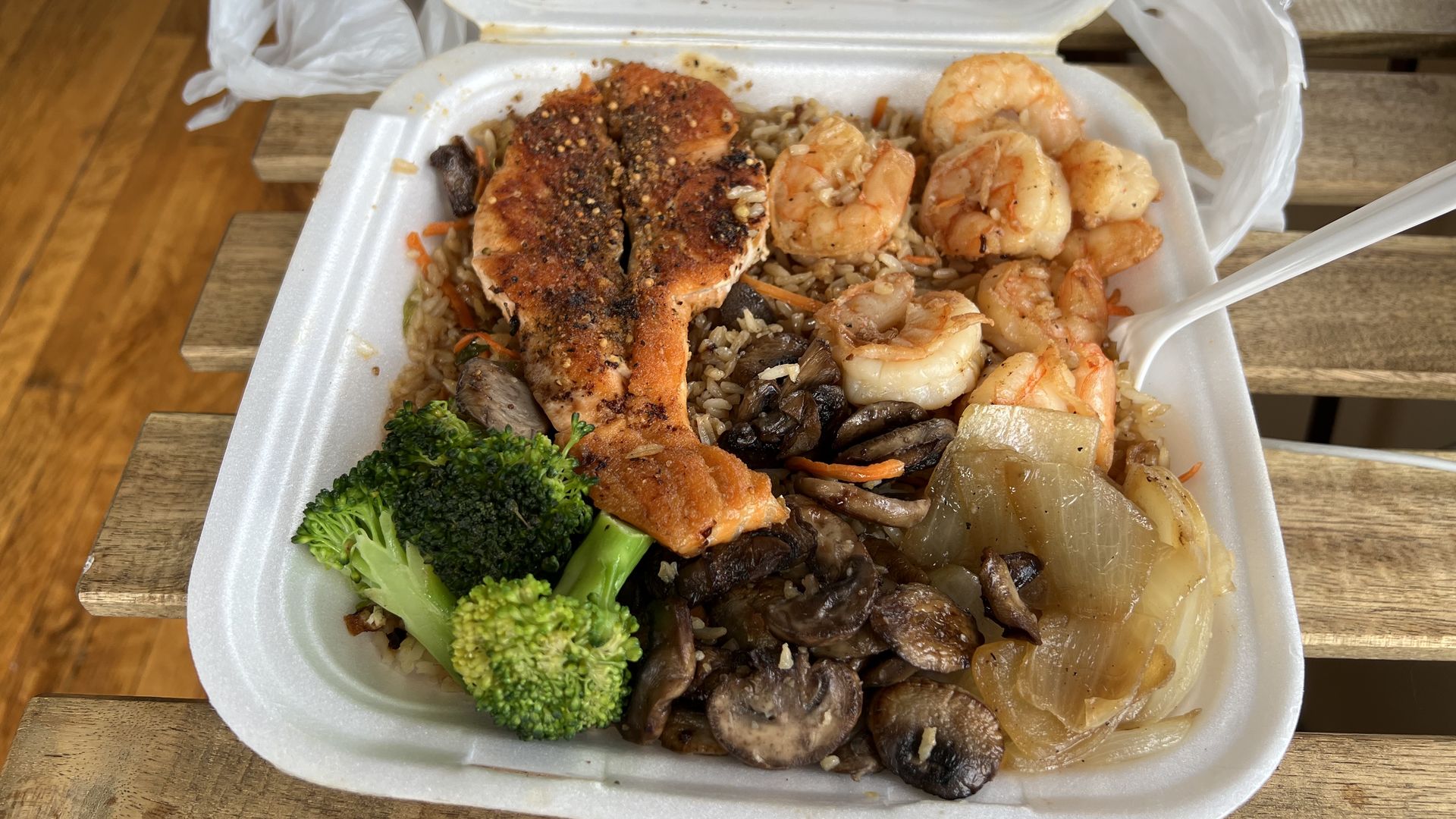 Salmon and shrimp entree at Yoshi Hibachi Grille. Photos: Samuel Robinson/Axios