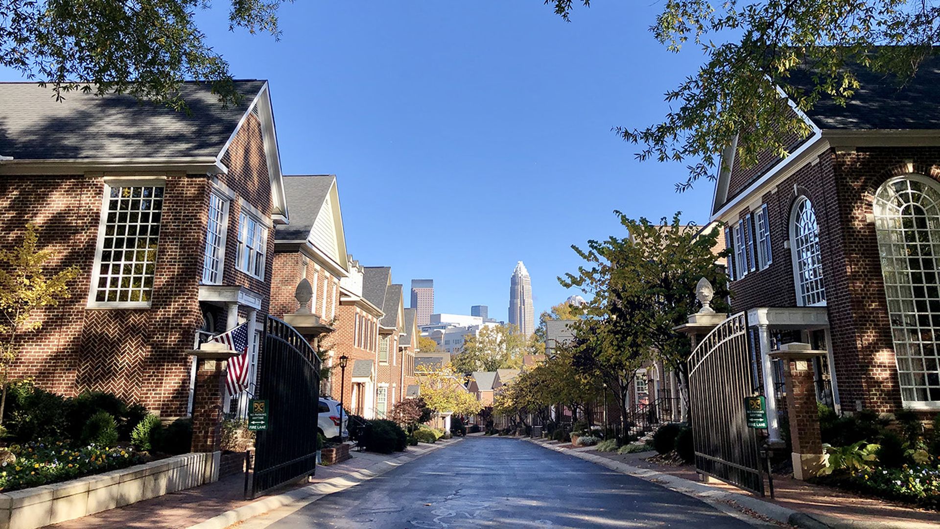 neighborhood in charlotte with skyline in the background