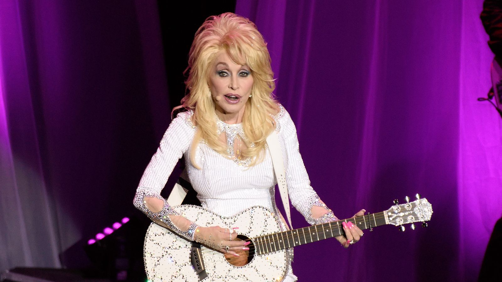 Dolly Parton unveils Tennessee Vol-themed edition of her album ...