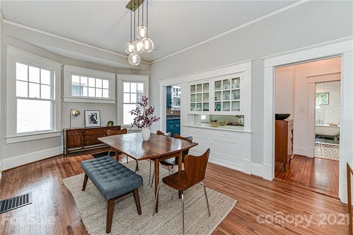 620 Oakland Ave. dining