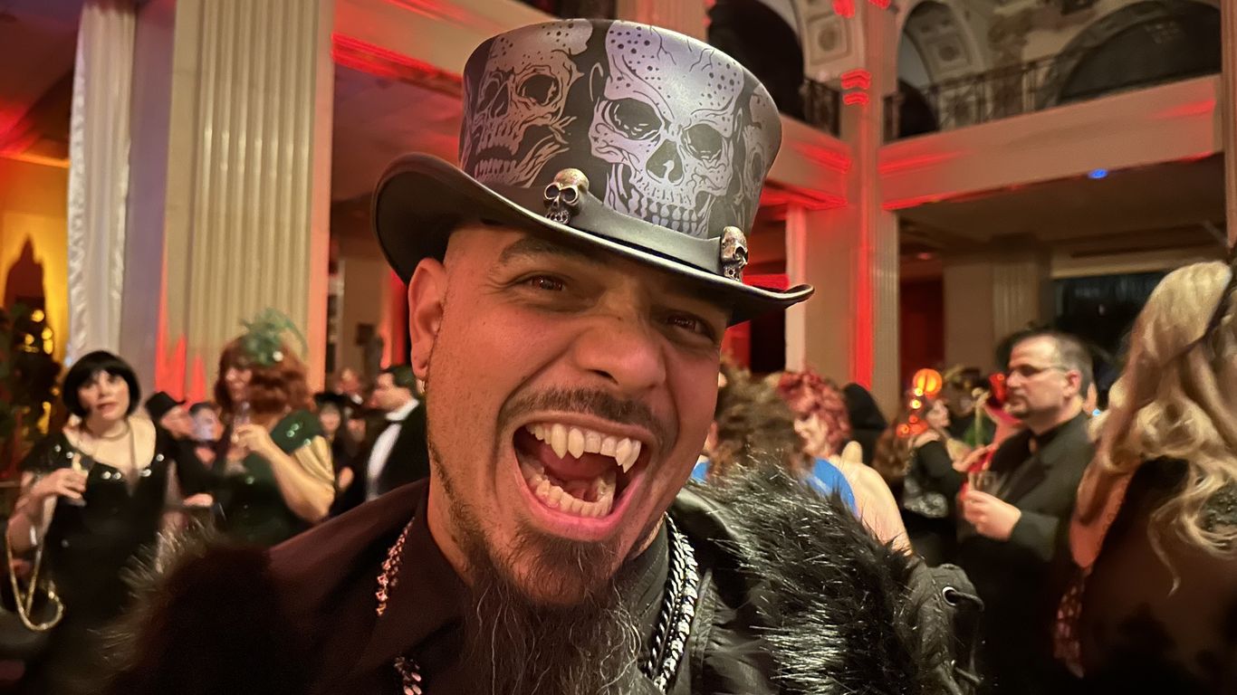 Inside New Orleans' legendary Anne Rice Vampire Ball - Axios New Orleans