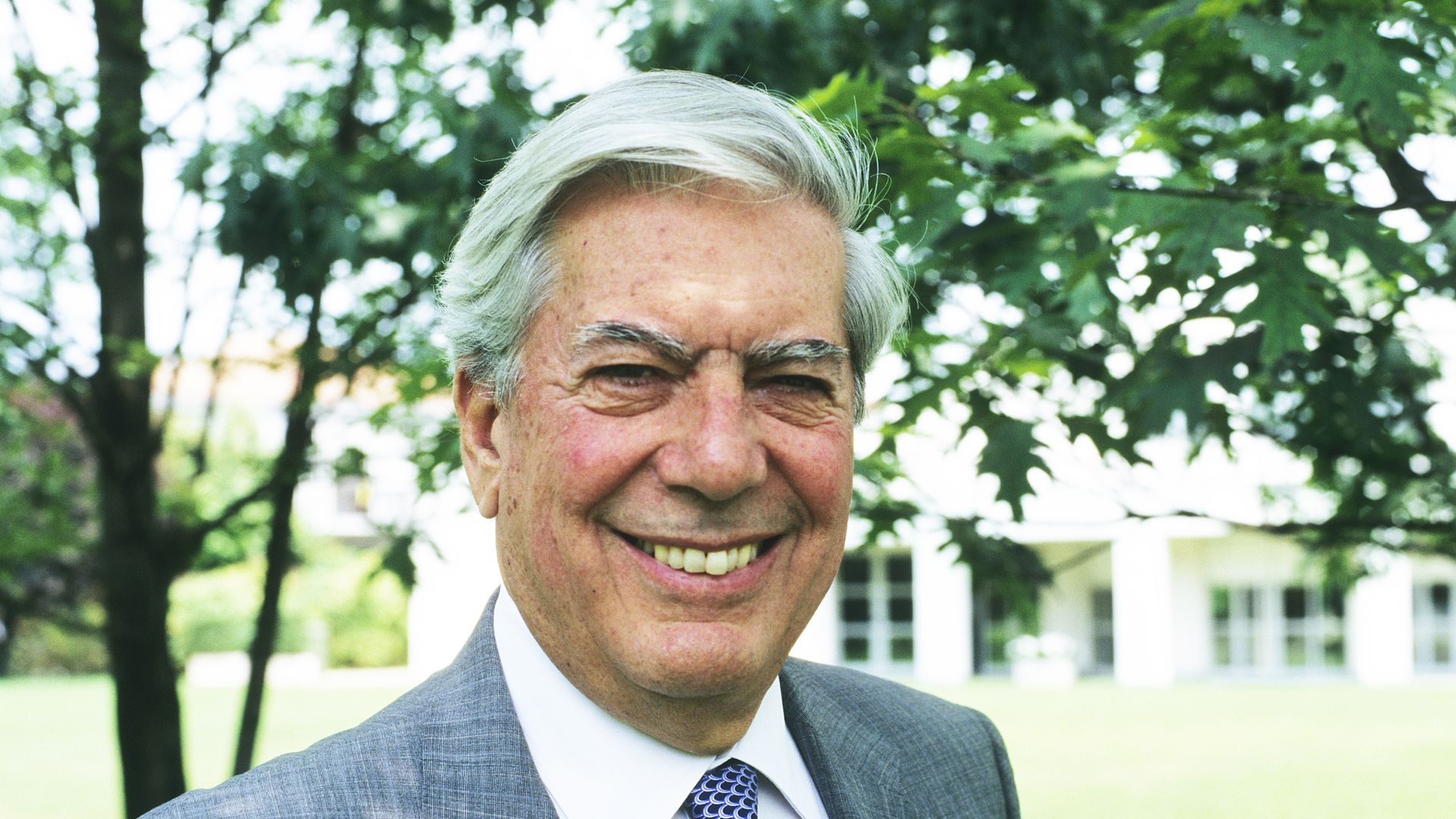  Mario Vargas Llosa in Alba, Italy, June 1989.