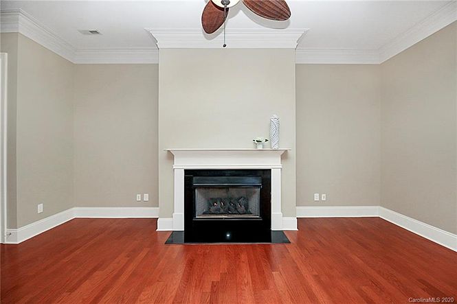 17236 Sulky Plough Road living room