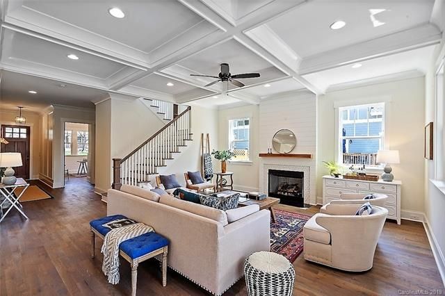 330 Dover Ave. living room