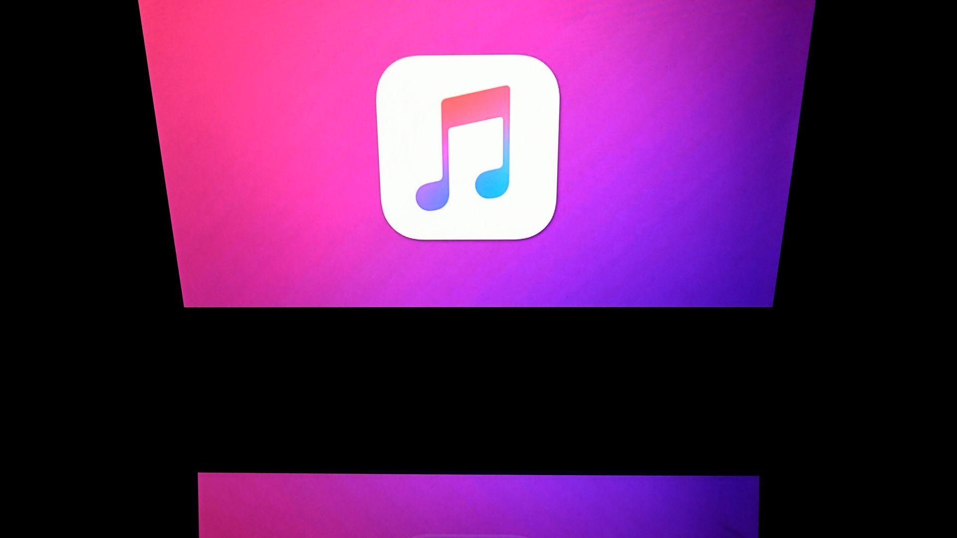 The iTunes logo
