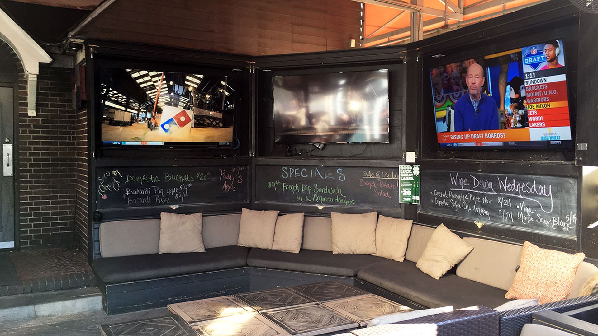 Selwyn Avenue Pub is unapologetically oldschool, and that’s cool with