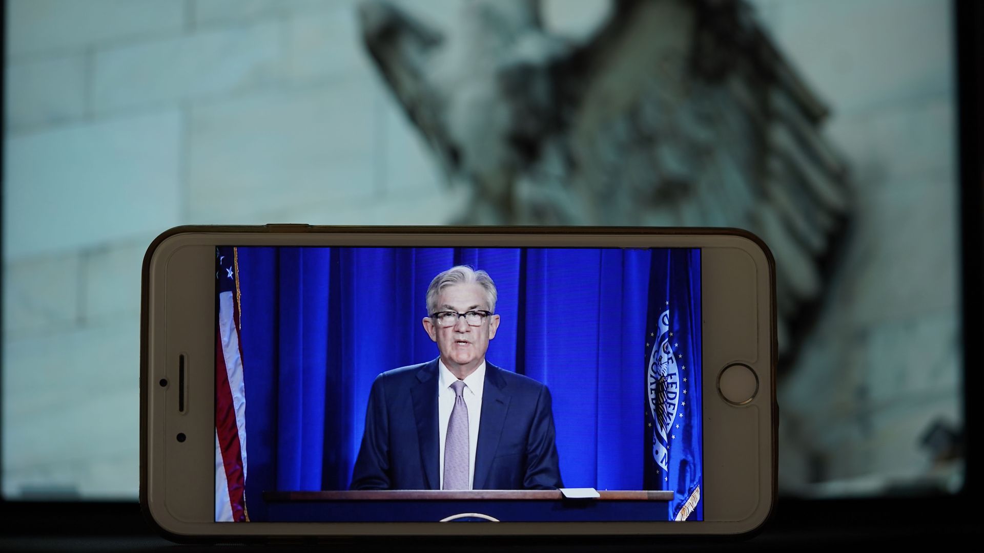  Photo taken on June 10, 2020 shows the live broadcast of U.S. Federal Reserve Chairman Jerome Powell's address during a press conference in Washington D.C., the United States.