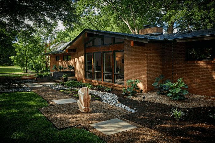 mid-century-modern-home-outdoors