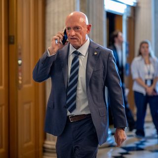 Sen. Mark Kelly facing military investigation after clashing with Trump