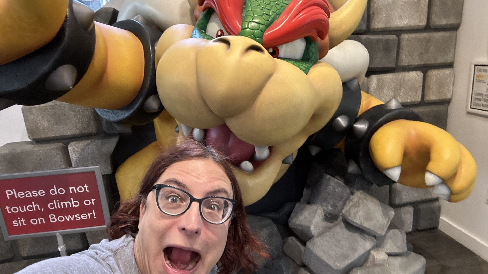 Bowser attacks Axios' Ina Fried, who apparently did not read the sign