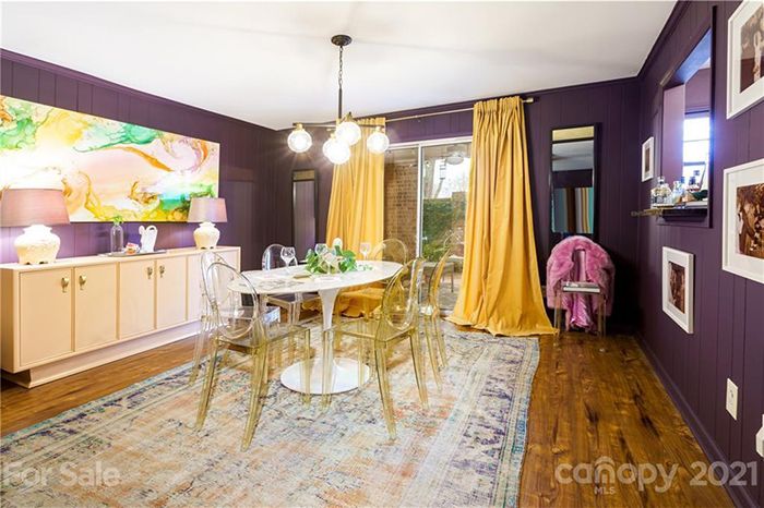 6826 Constitution Ln dining