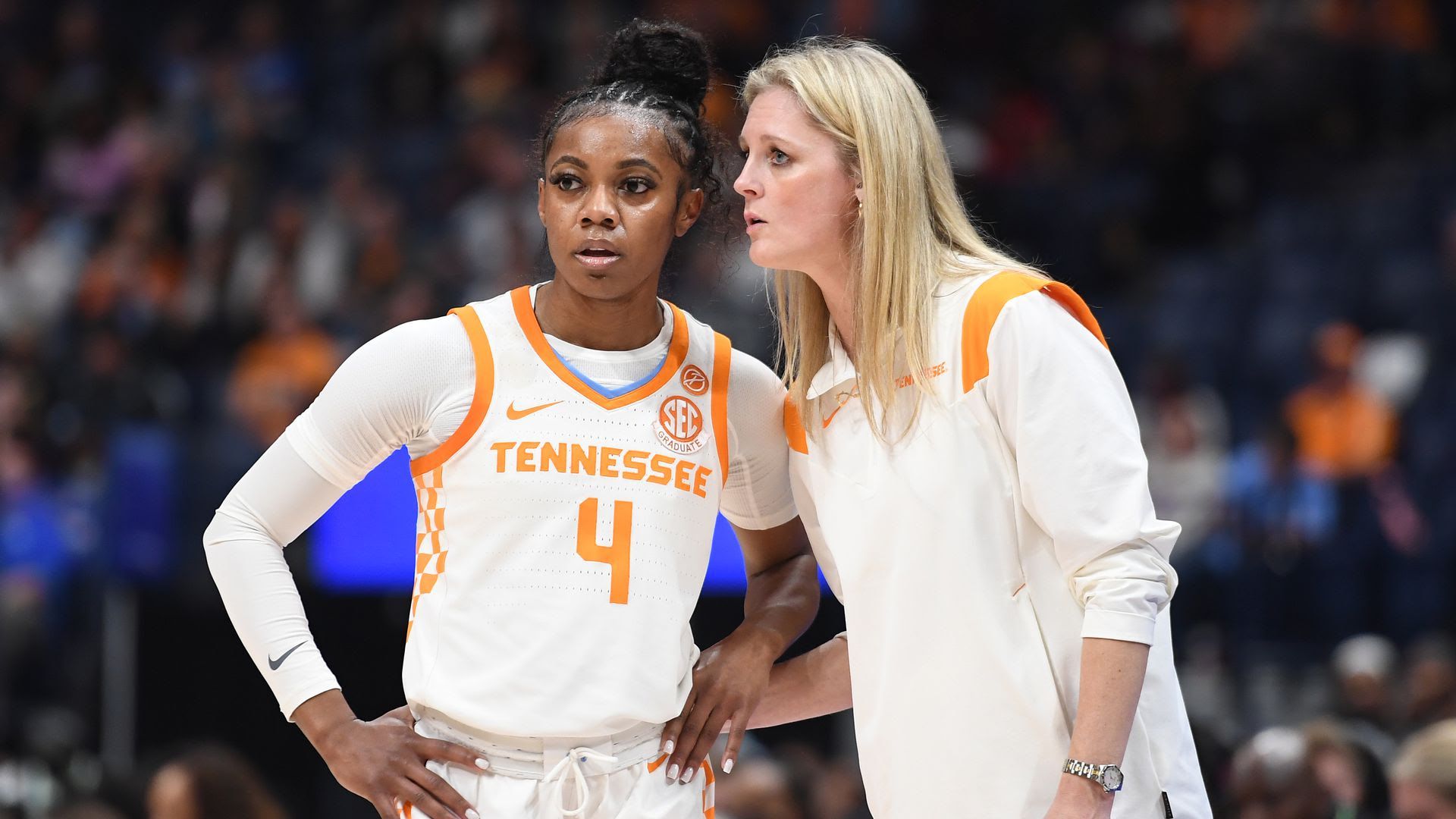 Tennessee Lady Vols head coach Kellie Harper talks with guard Jordan Walker. 