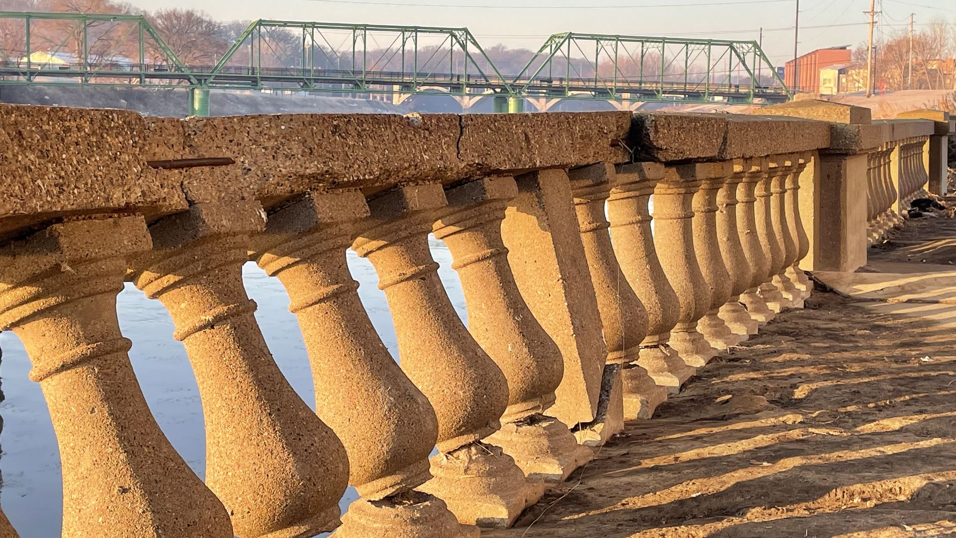 A photo of a retaining wall near the Des Moines Riverwalk.