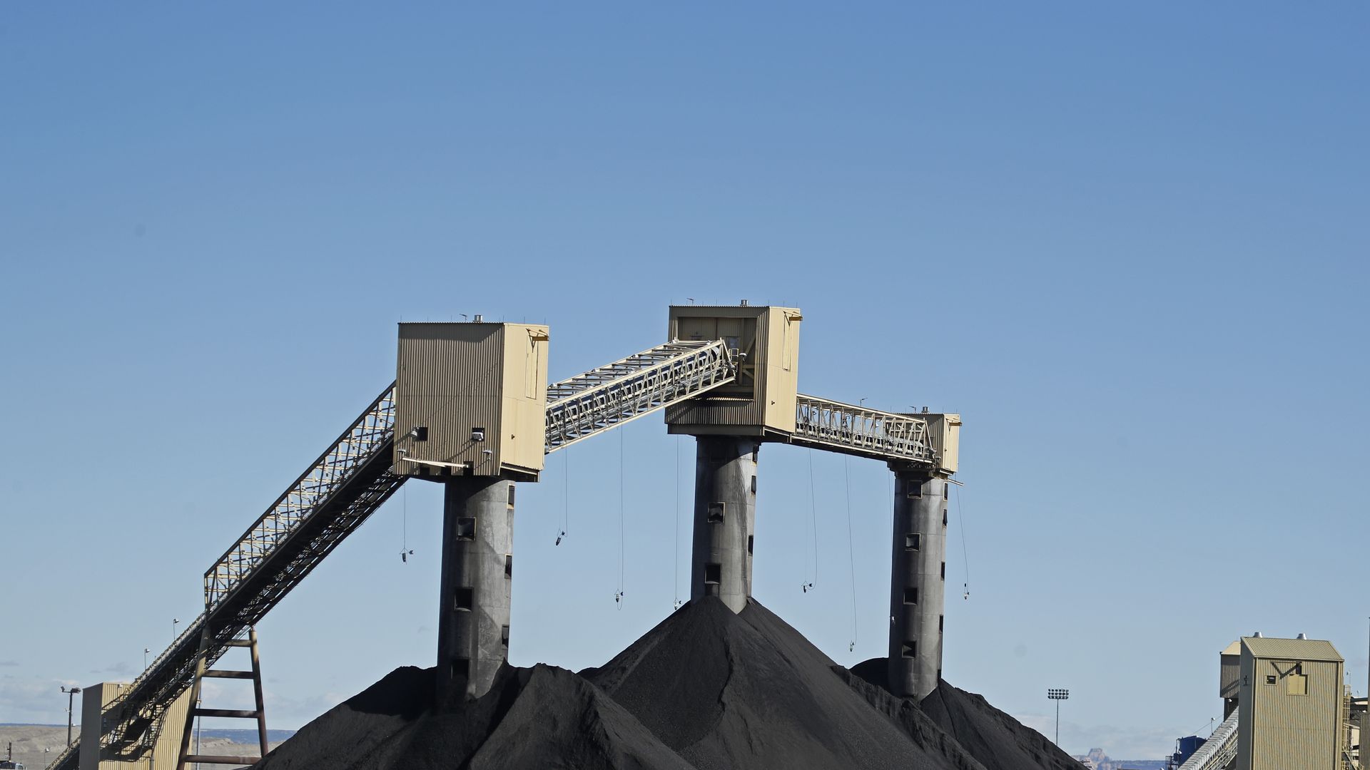Photo of a coal-fired power plant in Castle Dale, Utah.