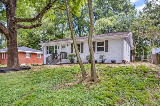 715 Claremont Rd front