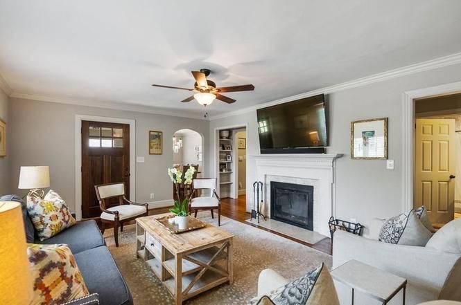 3239 Pinehurst Pl living room