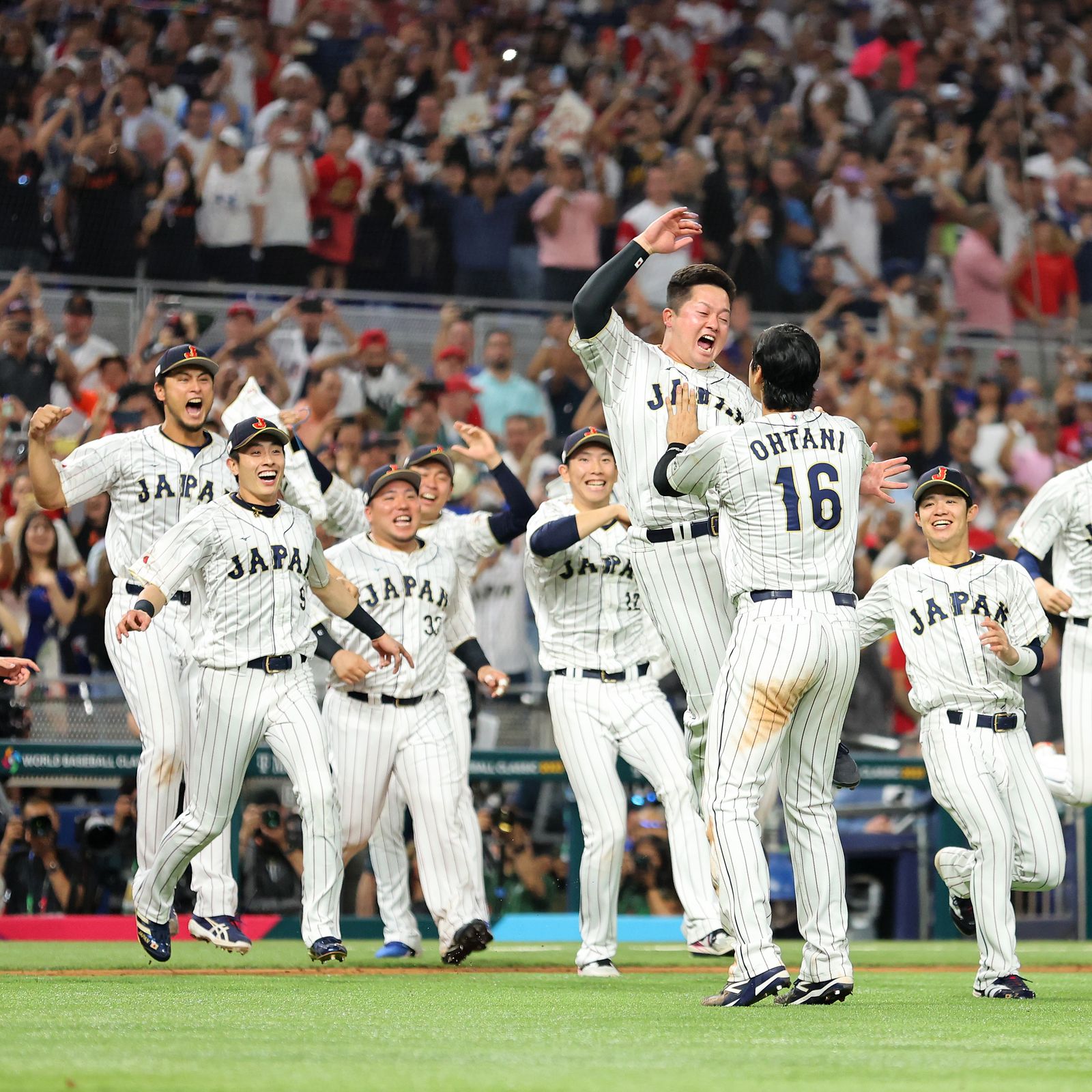 Japan tops defending champ U.S. 3-2, wins World Baseball Classic