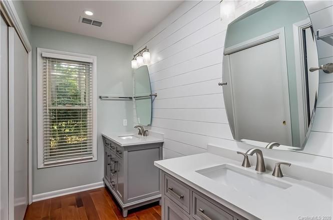 1508 E Barden Rd bath