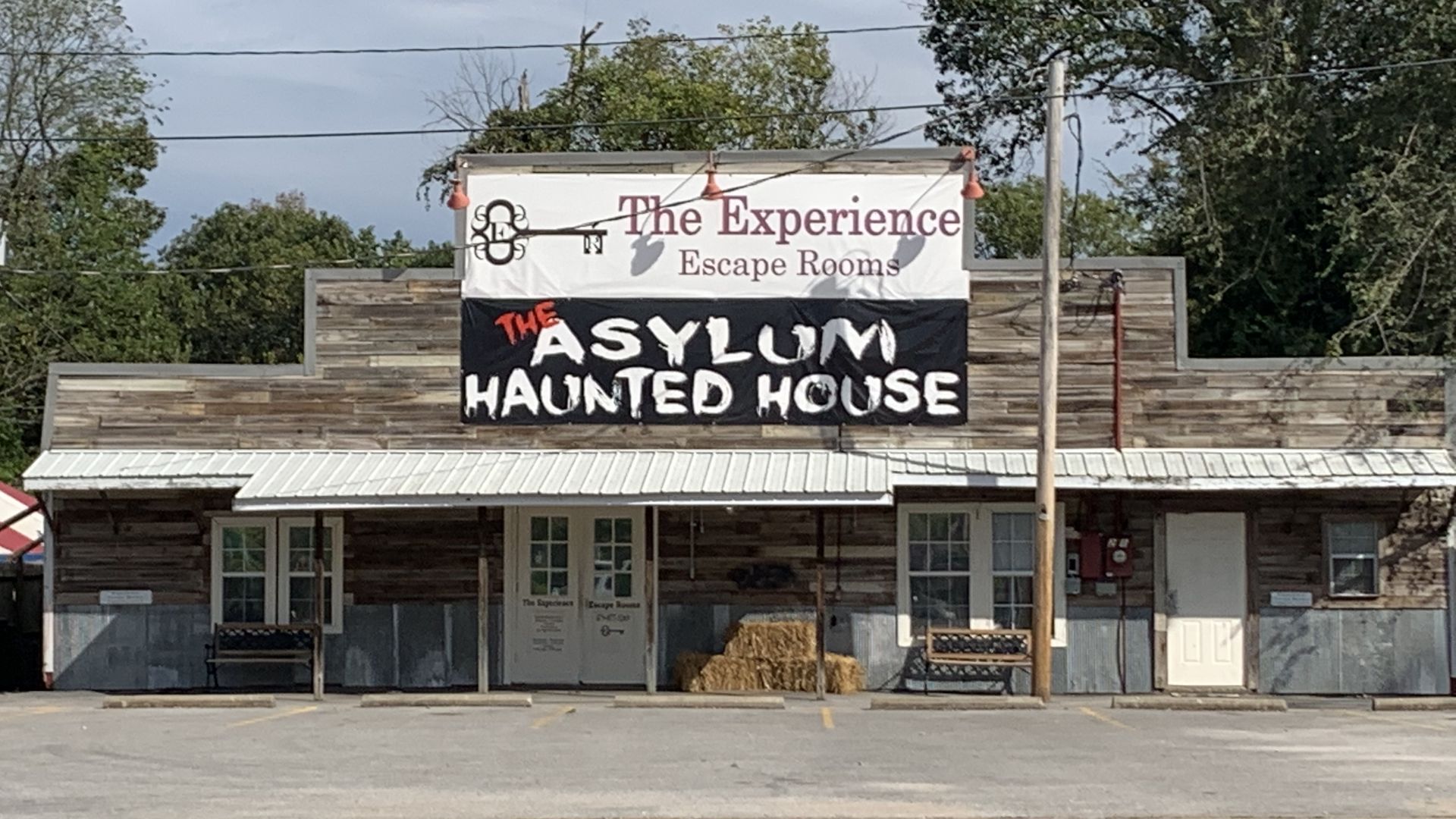 photo of the asylum haunted house