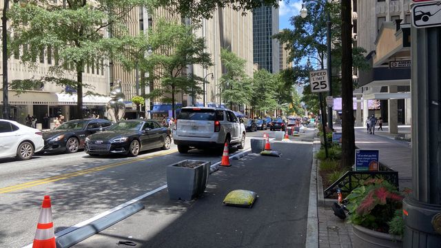 Atlanta testing ways to make Peachtree Street friendly to bicycles and  pedestrians